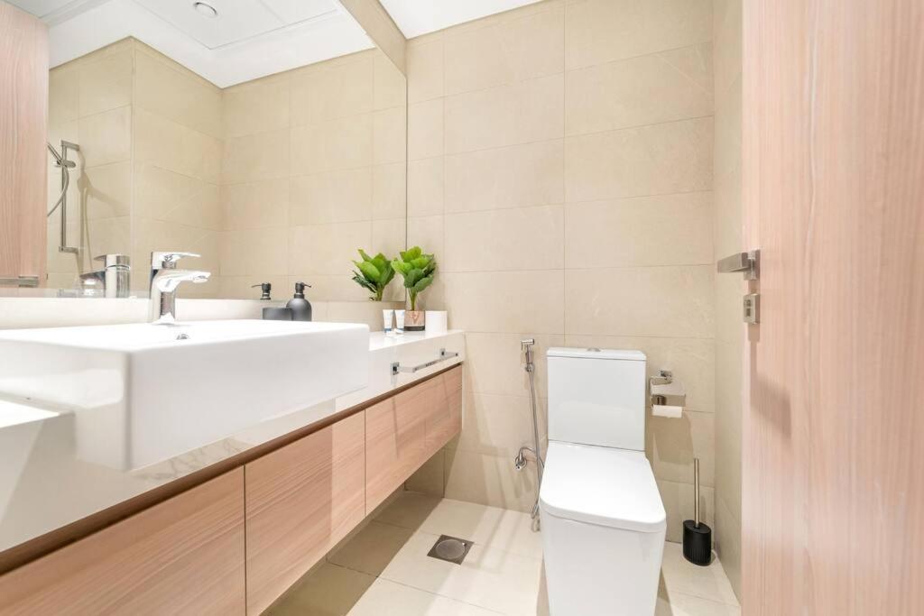 Apartment Modern Studio Apartment In Meydan One, Close To Downtown & Dubai Mall Dubai